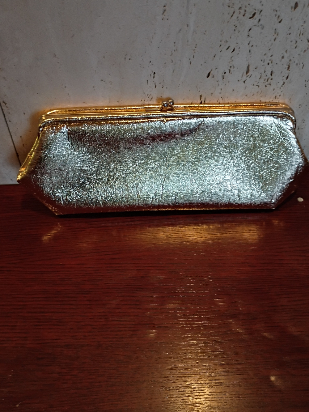 Vintage Metallic Gold Kisslock Clutch - Picture 2 of 11